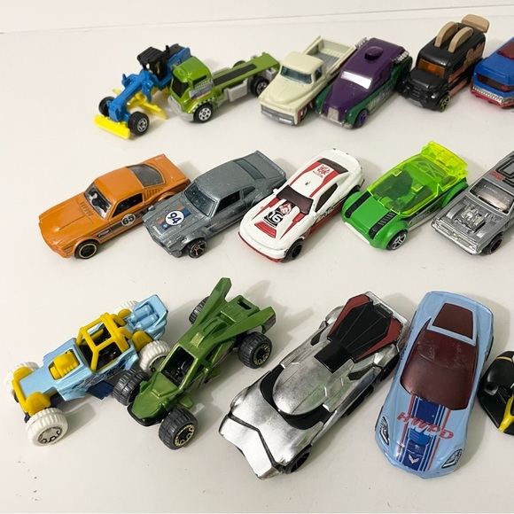 Lot of 24 Die-Cast Cars Hot Wheels Matchbox Toy Cars - Picture 10 of 16